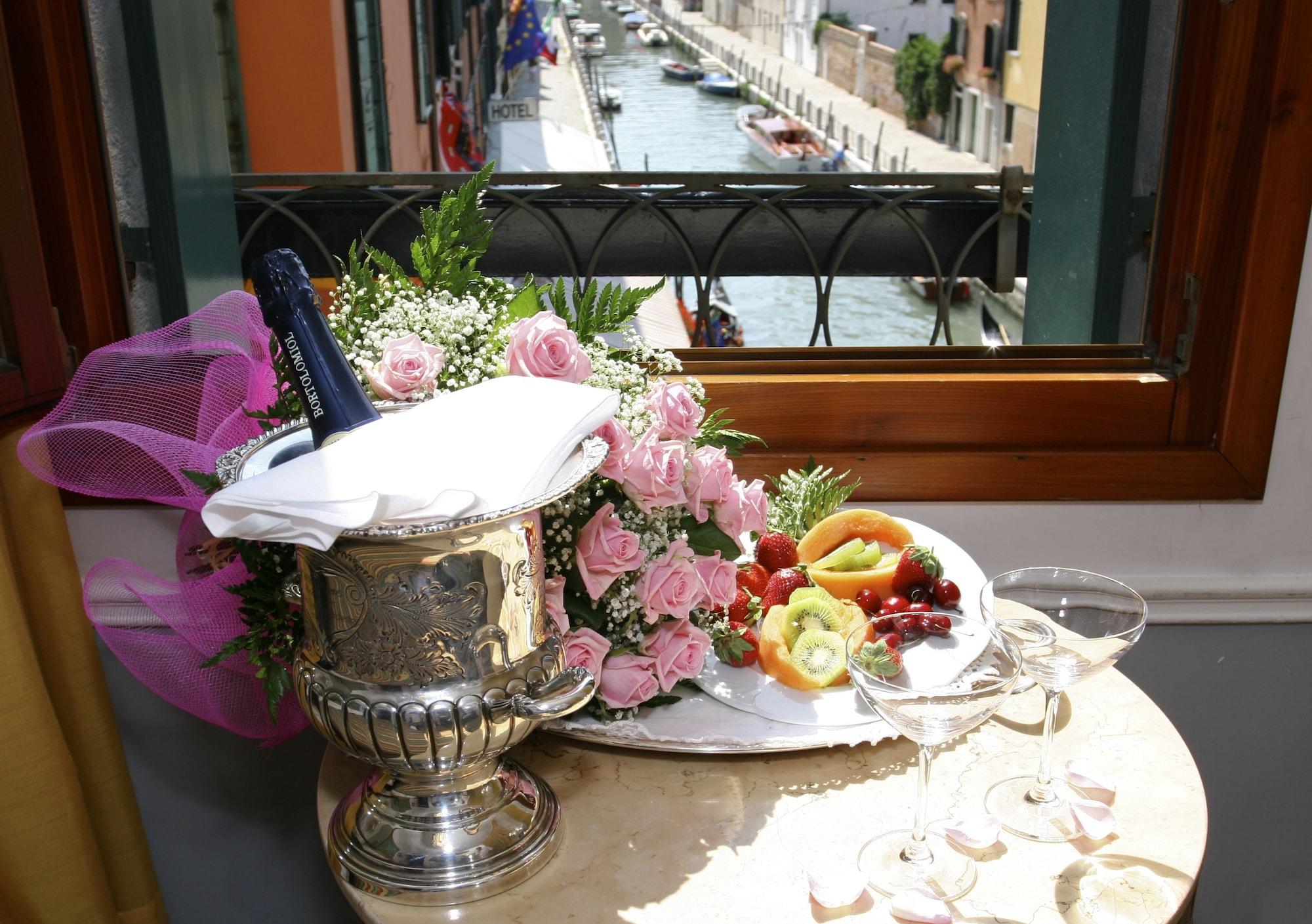 Hotel Arlecchino Venice Exterior photo